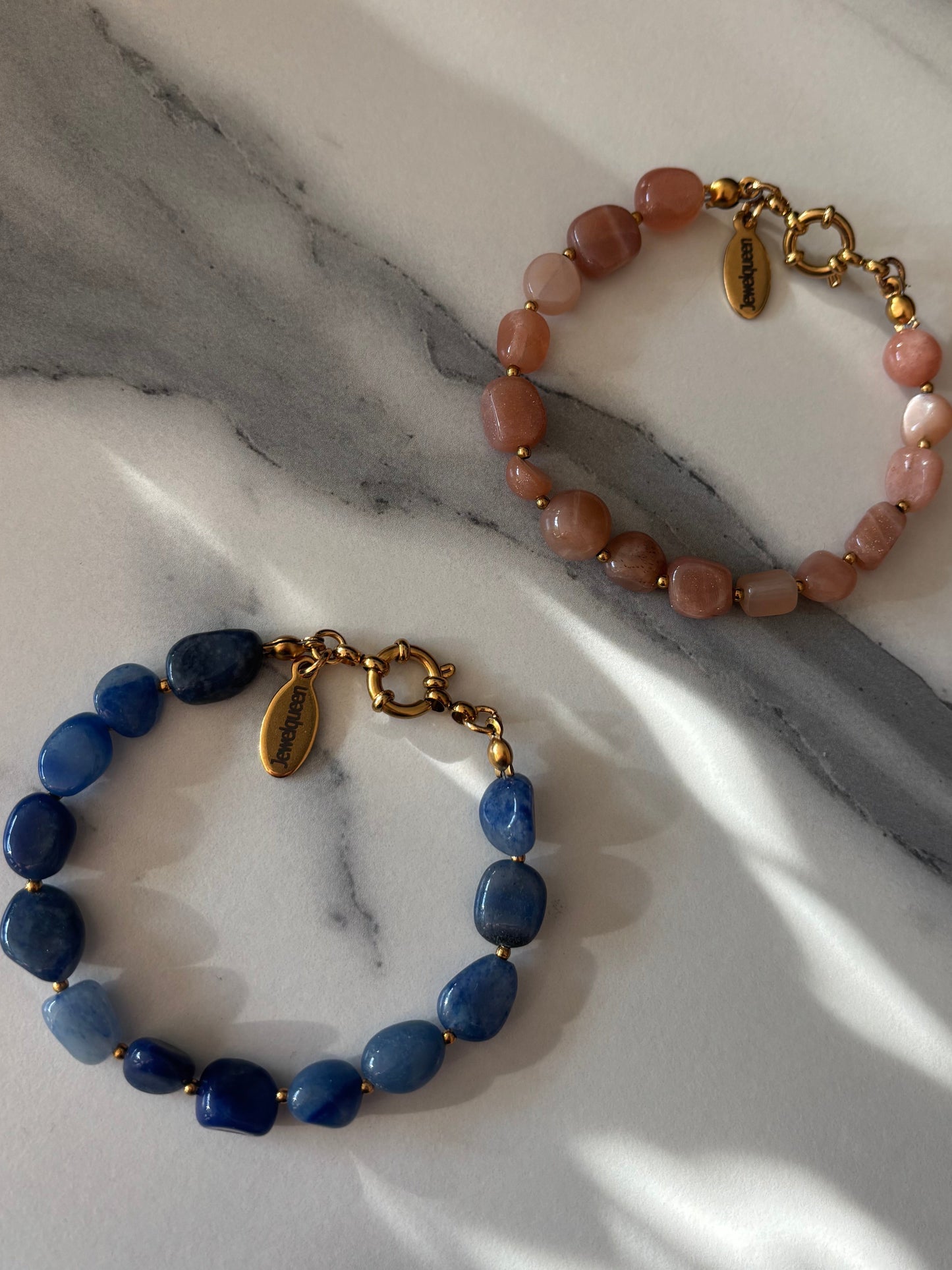 Beaded bracelet with blue stones | Gold | Soft & sweet blue