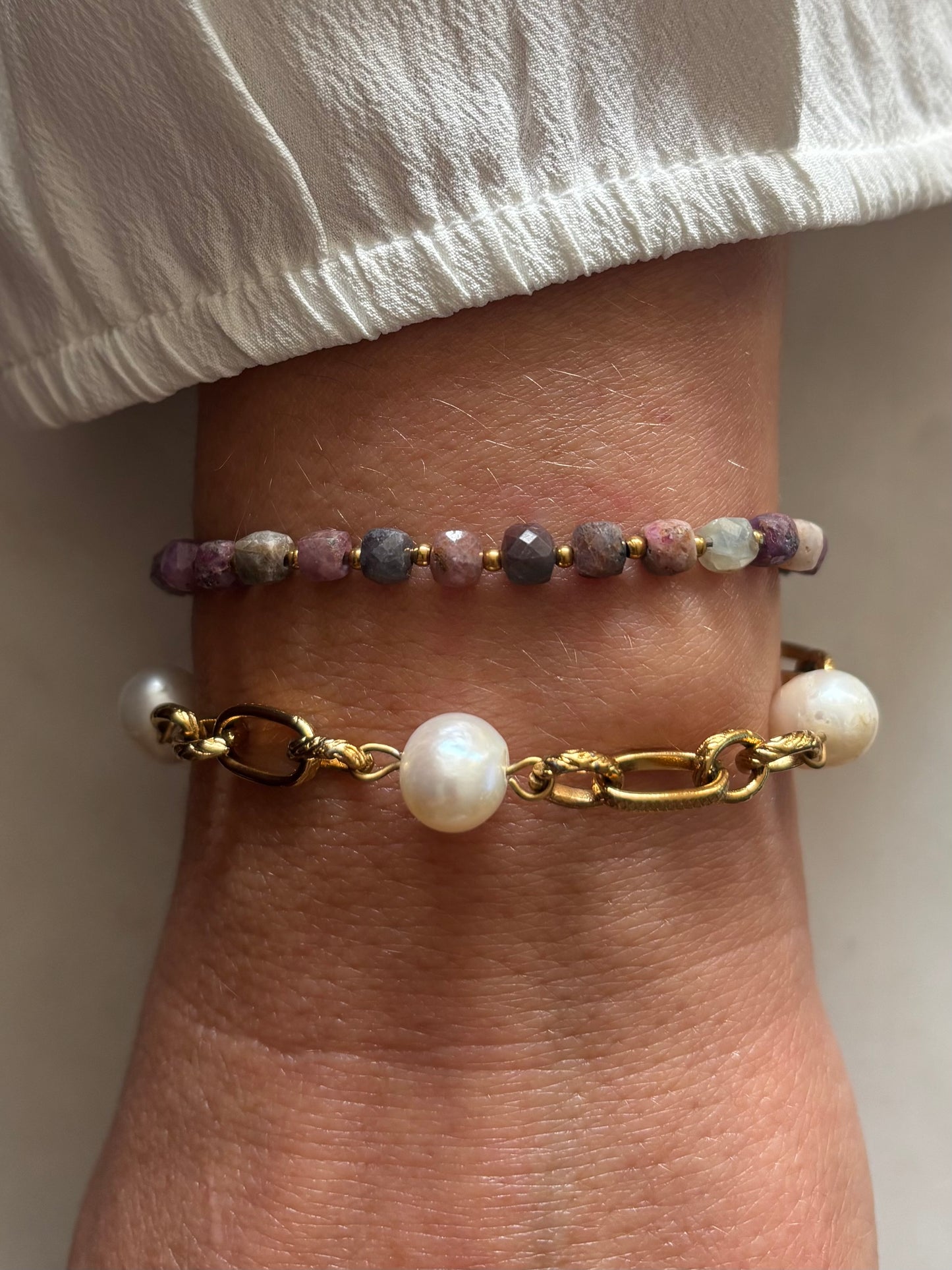 Bracelet with natural stone | Gold | The cube