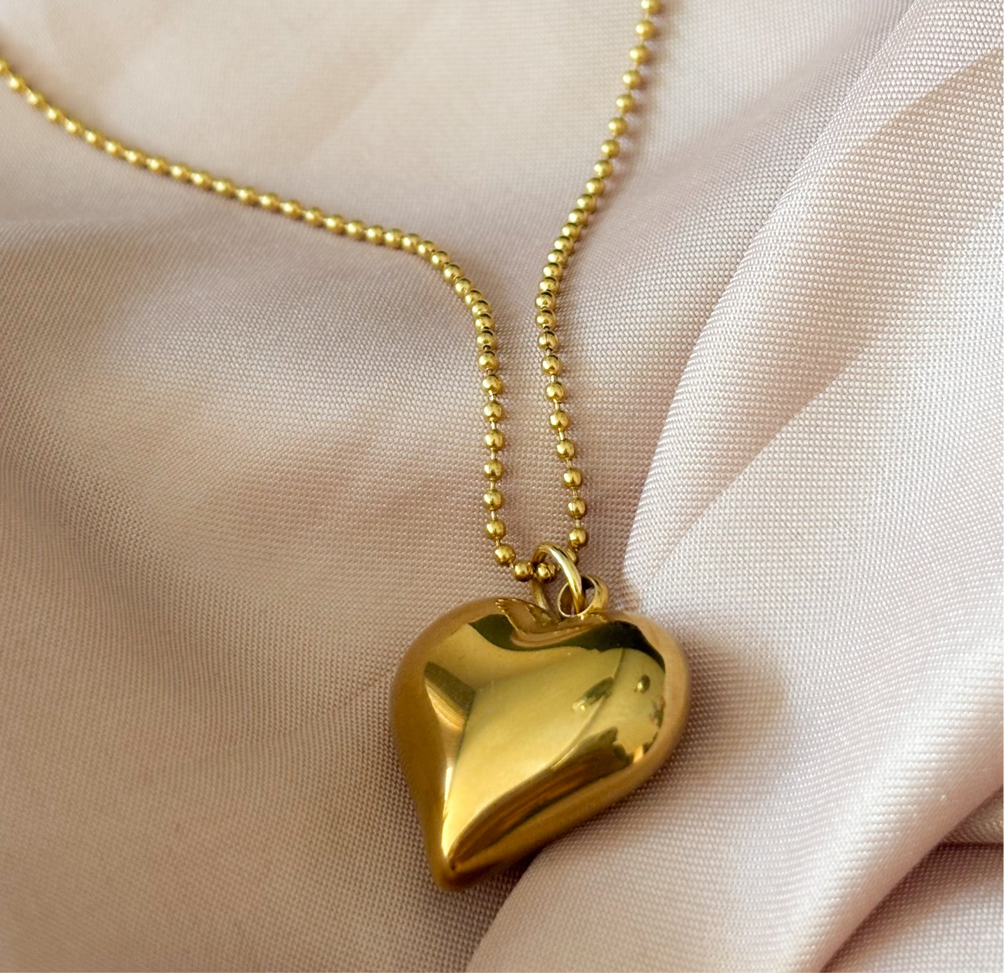 Gouden rvs ketting met groot hart bedel