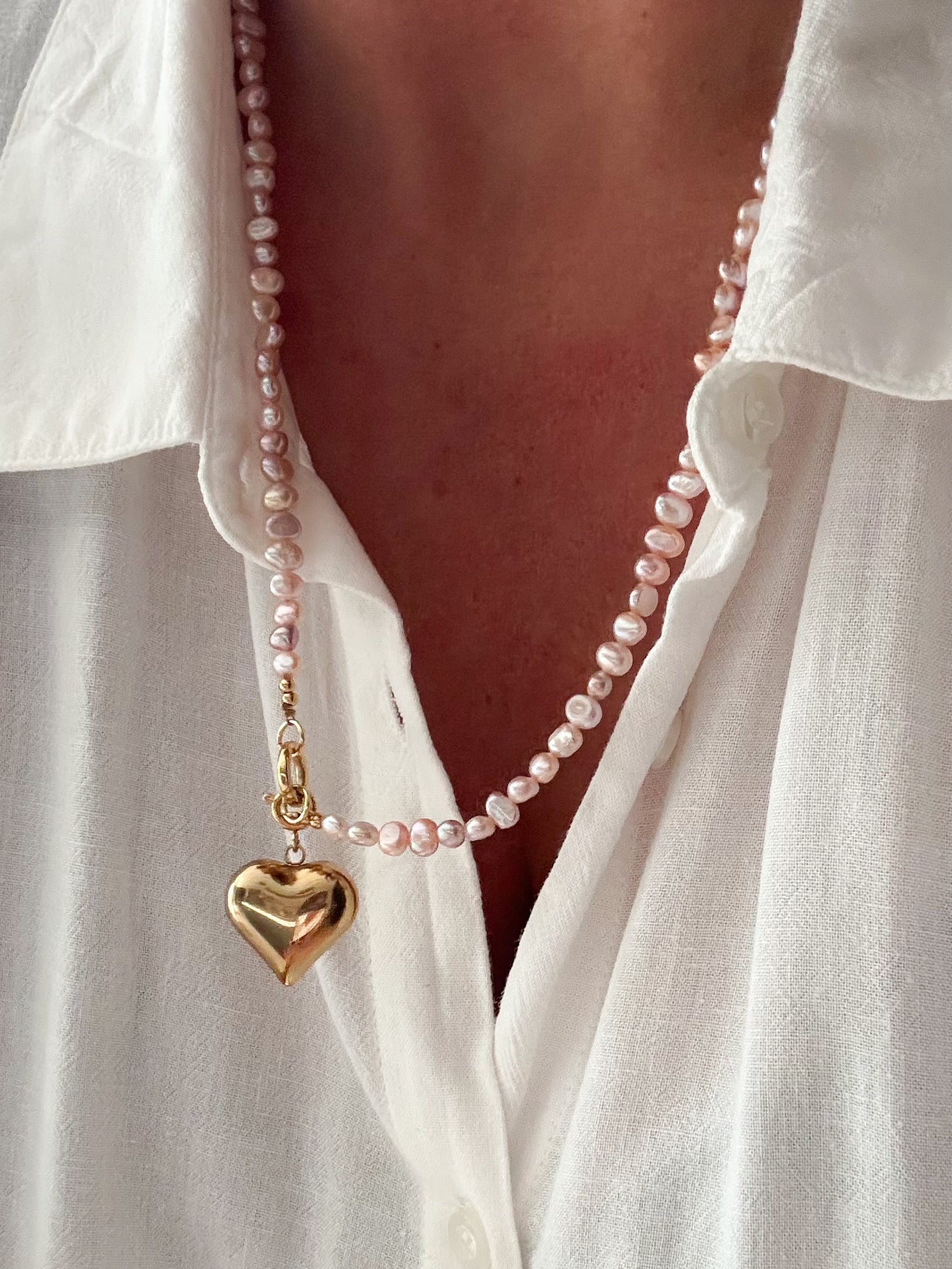 Vrouw met parel ketting met hart bedel van goud Stainless steel 