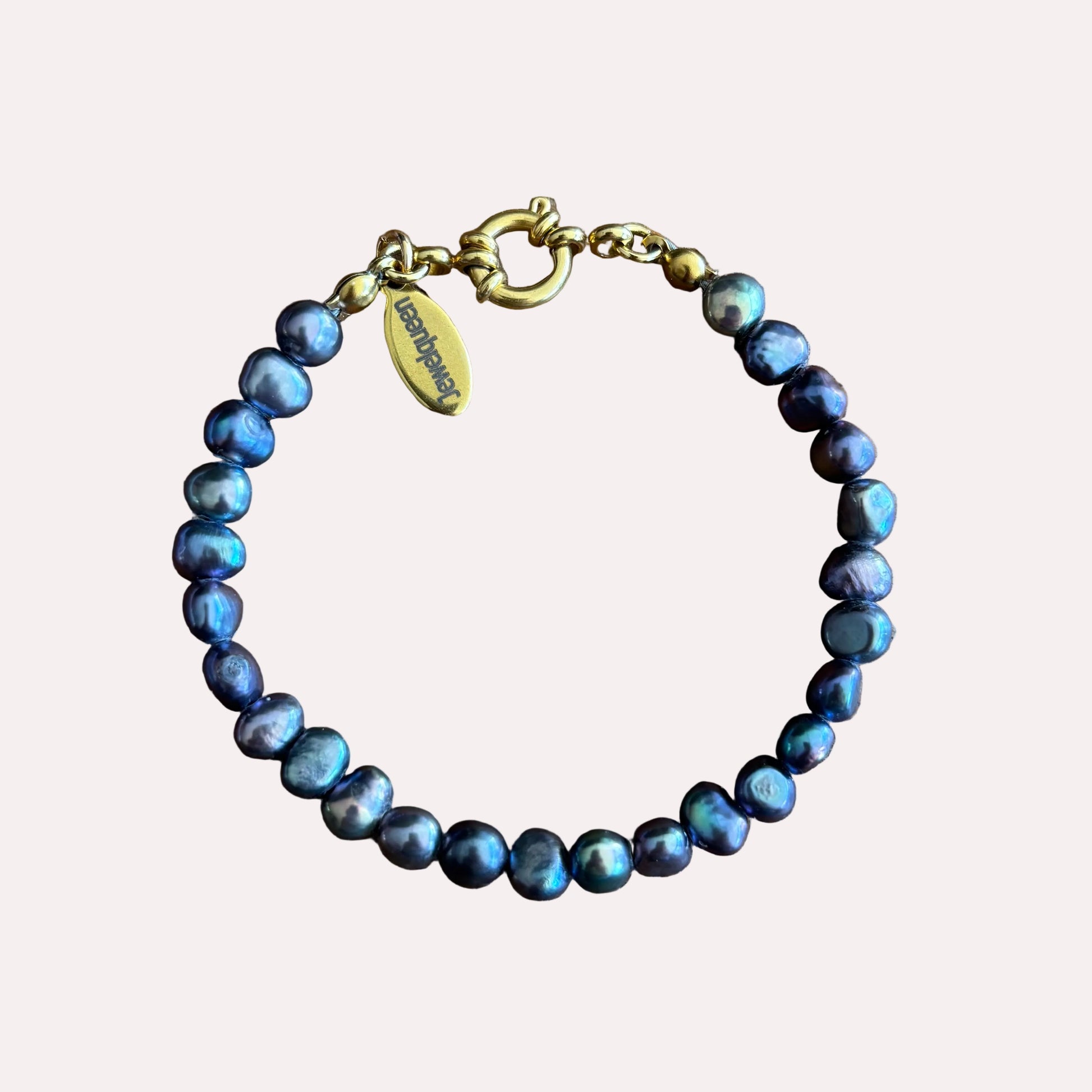 patrelarmband met blauwe parels en goud