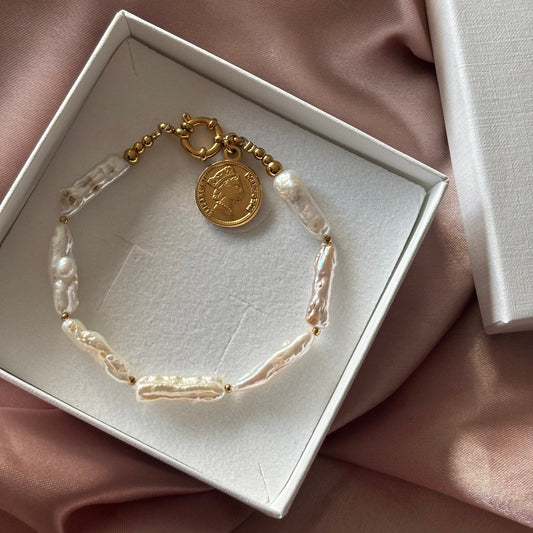 Parel armband in sieraden doosje