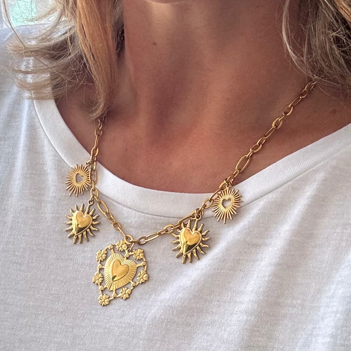 18k gouden schakel ketting met hartjes bedels